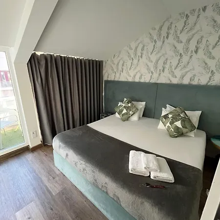 Pensión Junqueira76 *